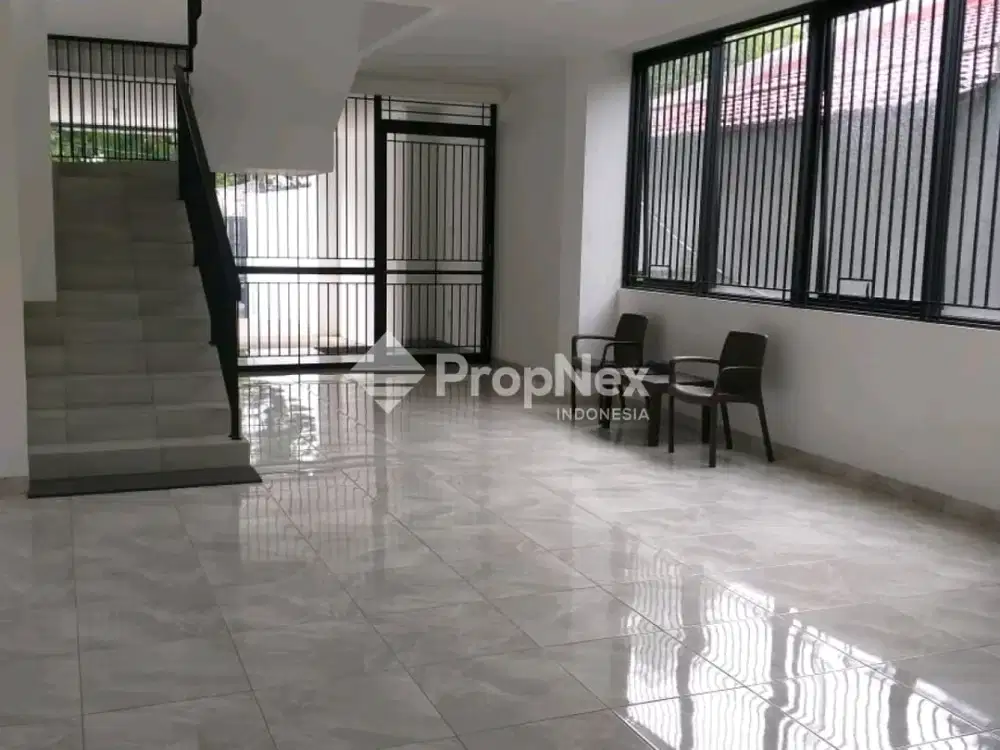 DiSewakan Rukon Bangunan 4lantai dekat Grand City Mall dan Kotamadya