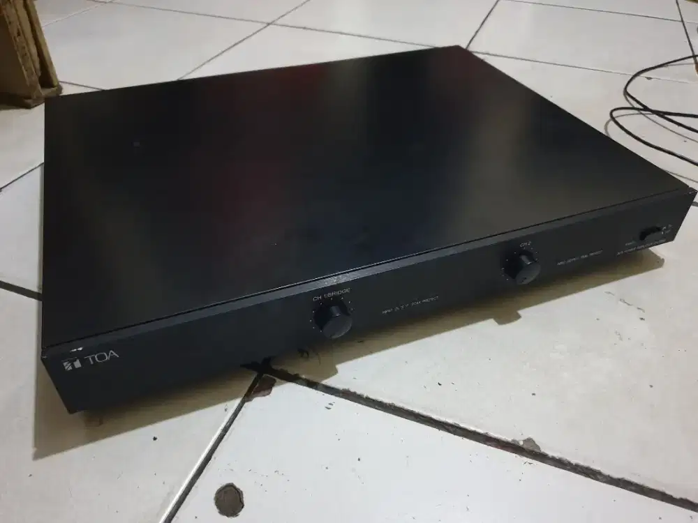 POWER AMPLIFIER MERK TOA ZA-D500