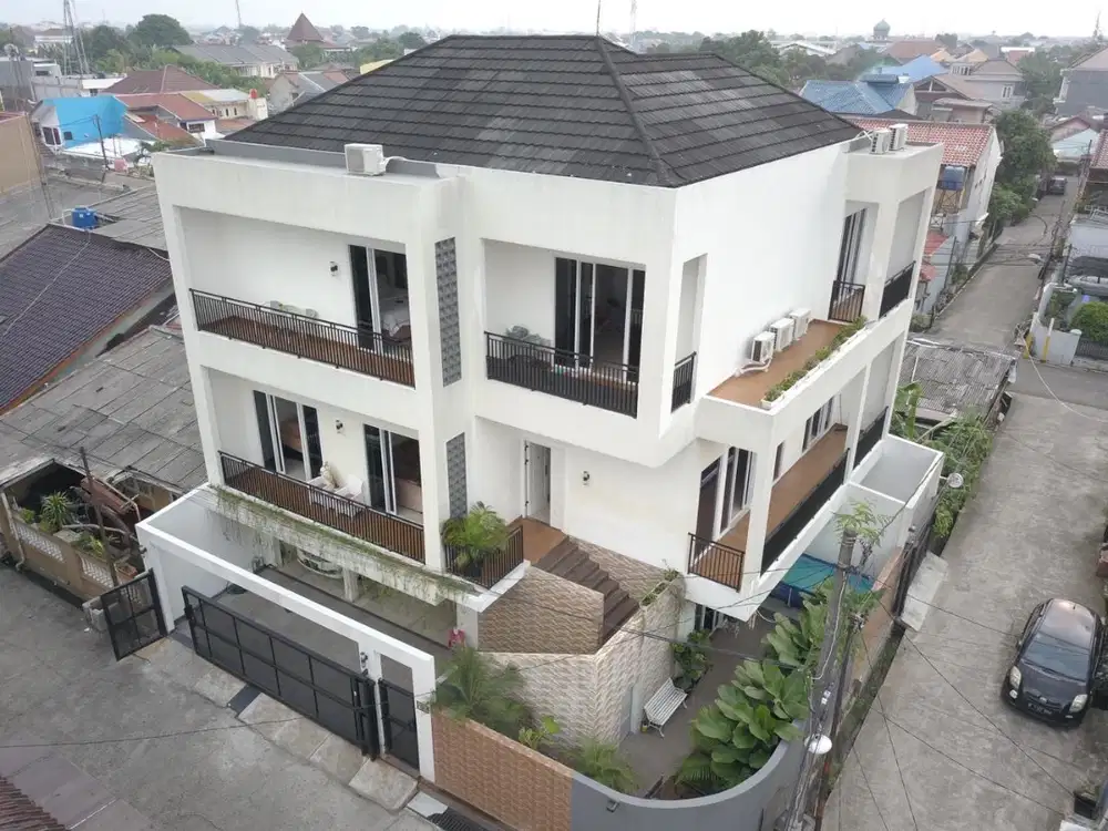 DIJUAL RUMAH HOOK NEW MODERN TROPIS 3 LANTAI JATIBENING BARU BEKASI!