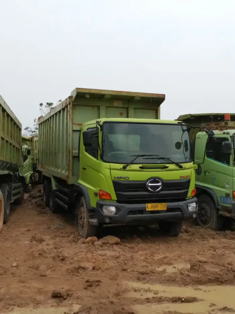 Dijual dumtruk Hino tahun 2018