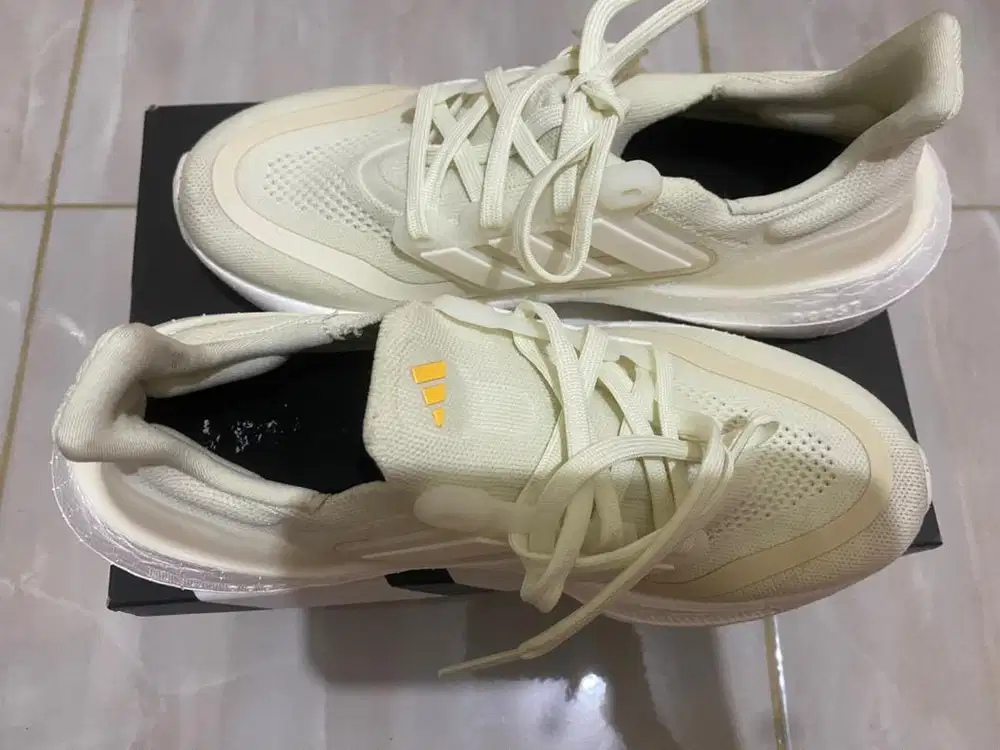 Ultraboost Light W (beli di new zealand sekitaran september awal)