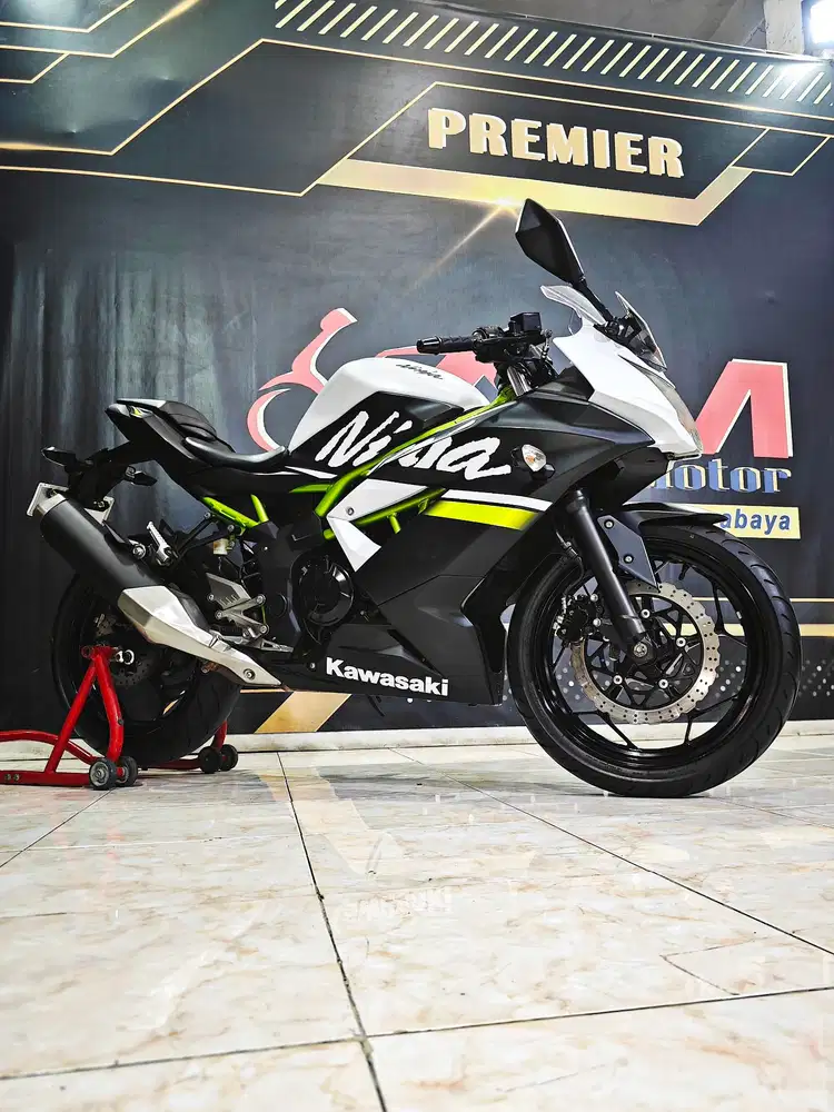 Ninja fi 250cc RR mono  low km mewah pajak baru.Anugerah motor rungkut