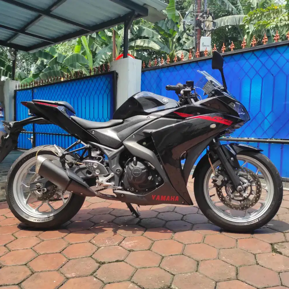 YAMAHA R25 V1 2015