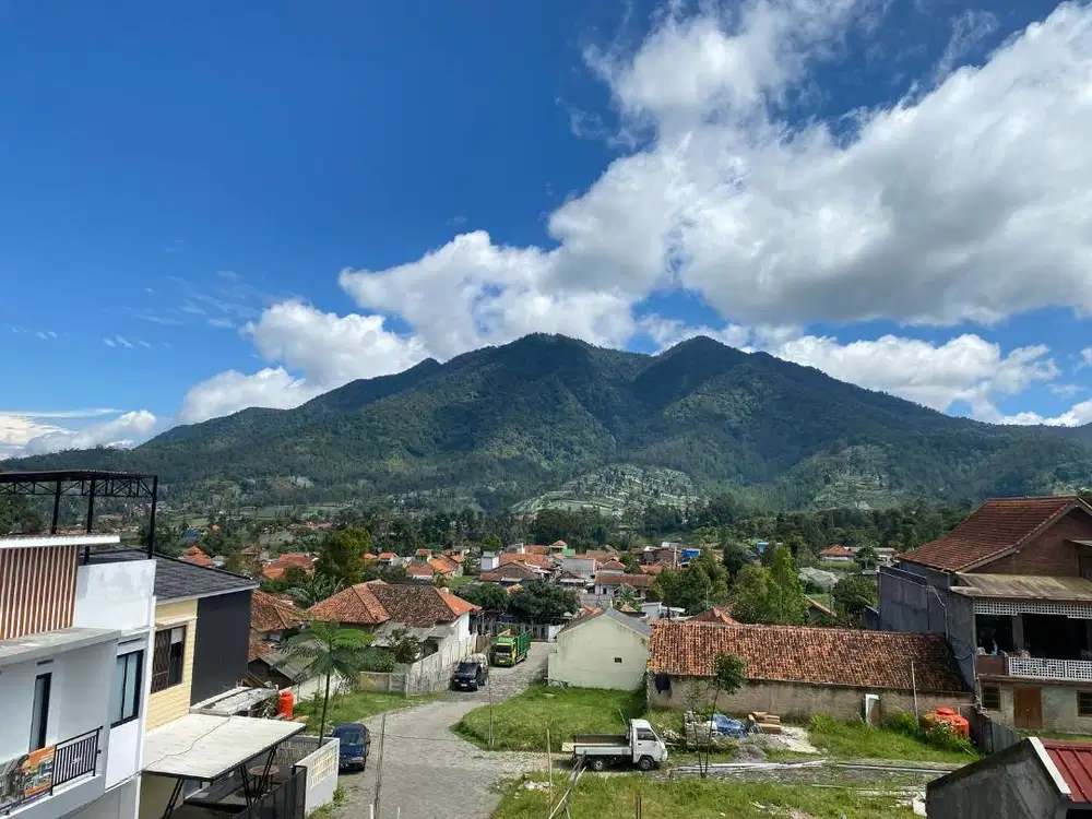 BU DIJUAL CEPAT RUMAH 2 LANTAI DI PUSAT WISATA LEMBANG MURAH