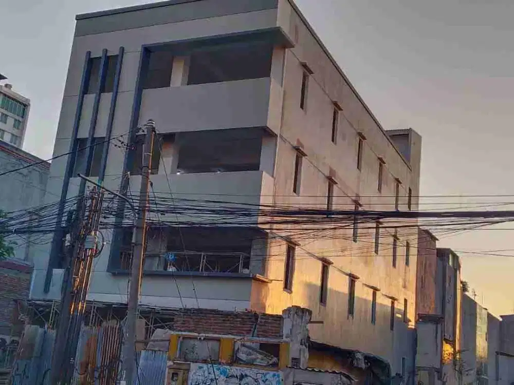 DISEWAKAN Gedung Baru di Pusat Kota Surabaya