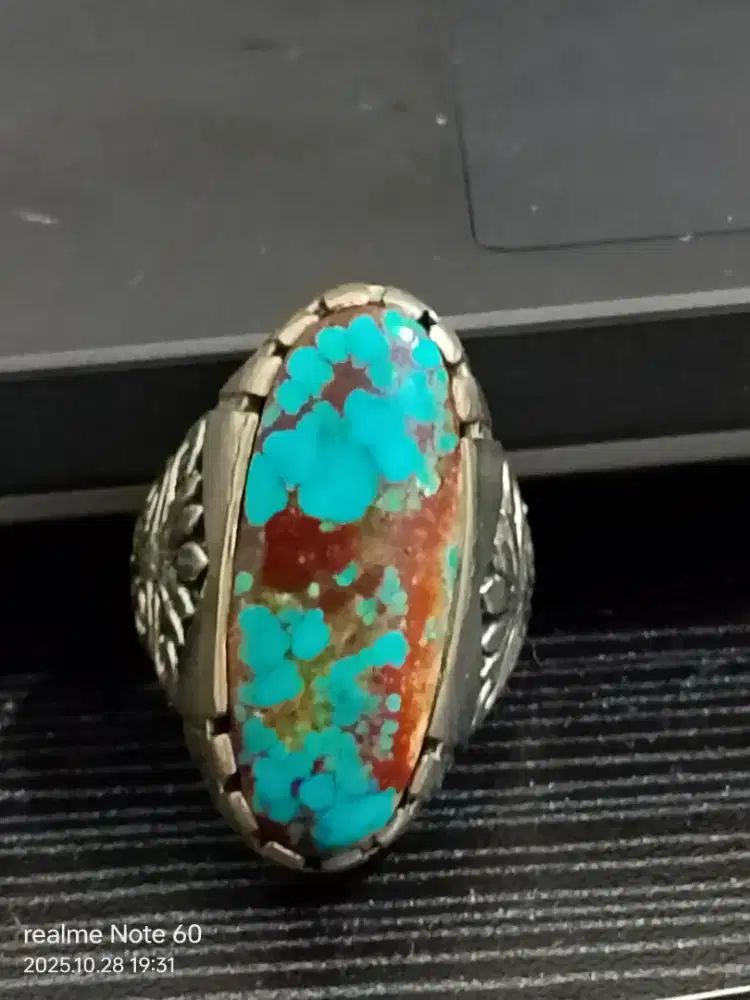 Batu pirus Persia urat merah