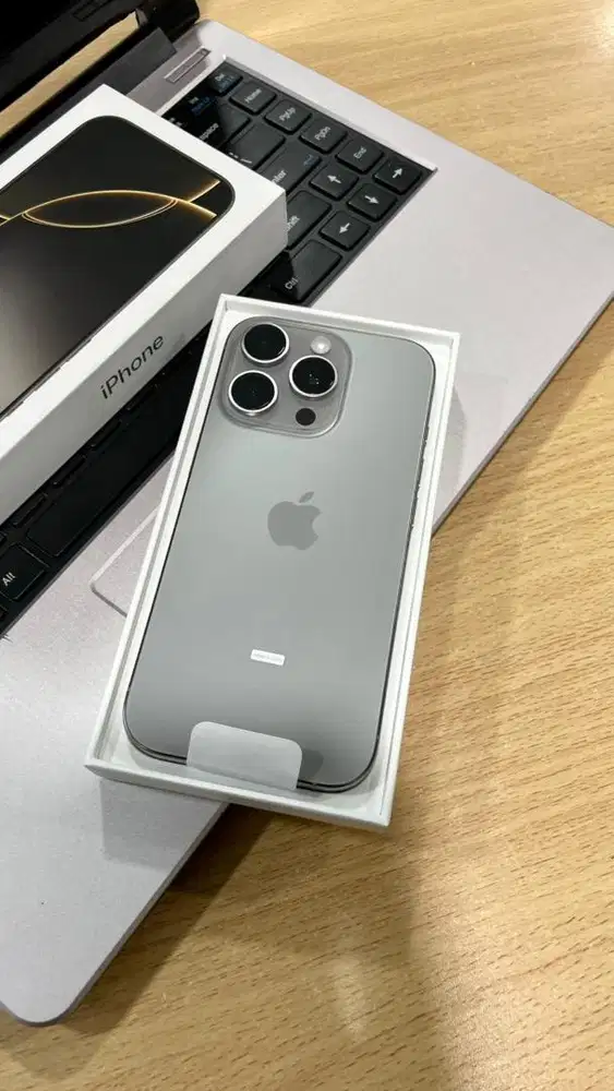 iPhone 16 Pro 256 gb iBox bh 100% garansi aktif sampai September 2026