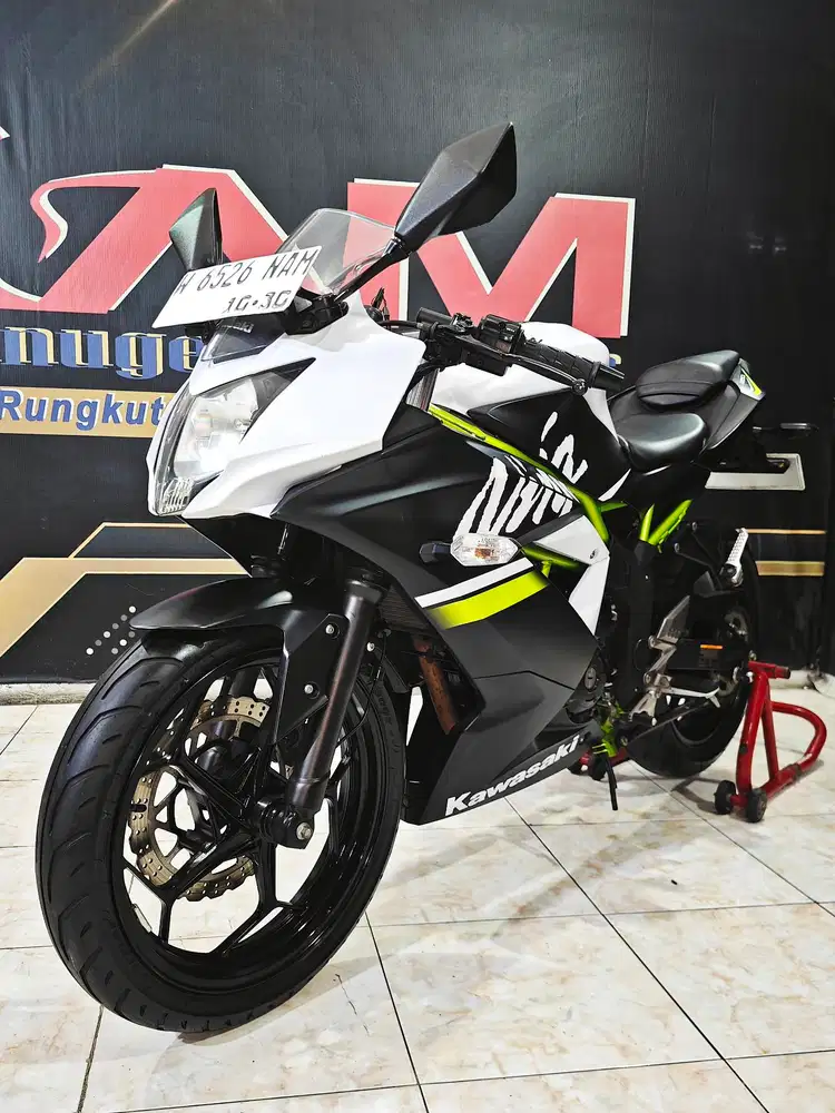 Ninja fi 250cc RR mono  low km mewah pajak baru.Anugerah motor rungkut