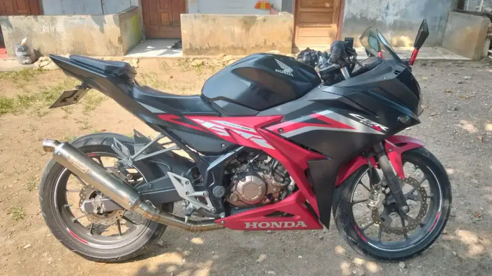 CBR 150r  di jual harga cocok ke rmh