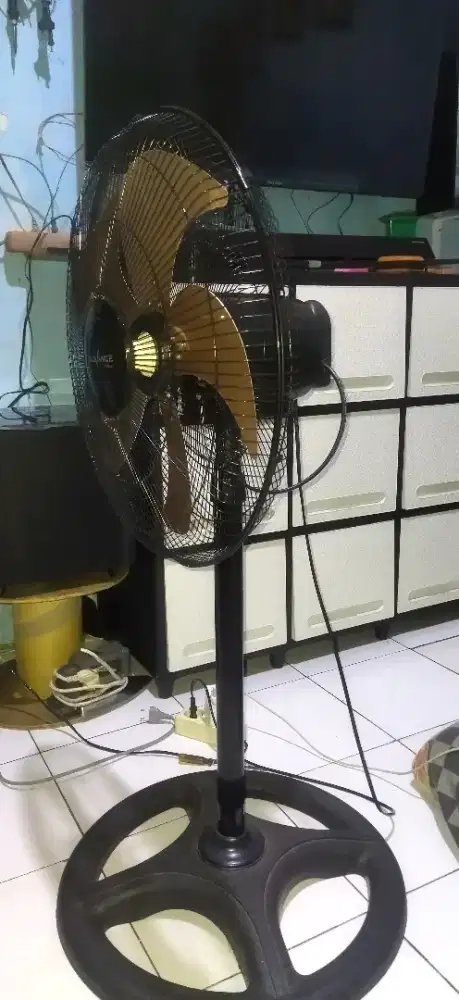 kipas aangin berdiri 18inch merk advan