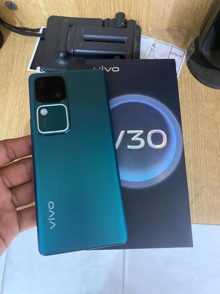 Vivo V30 8/256 fulset masih ori dan mulus