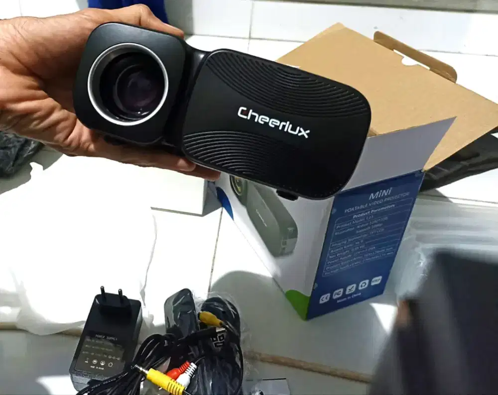 Cherluck proyektor baru