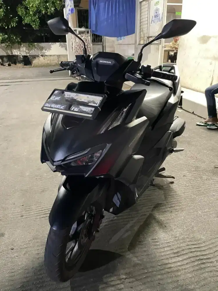 VARIO 160 2023 HITAM DOFF