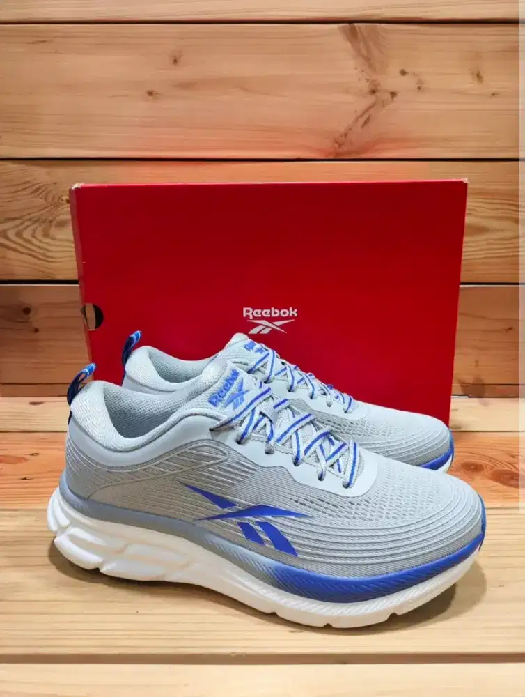 Sepatu Reebok Road Strider