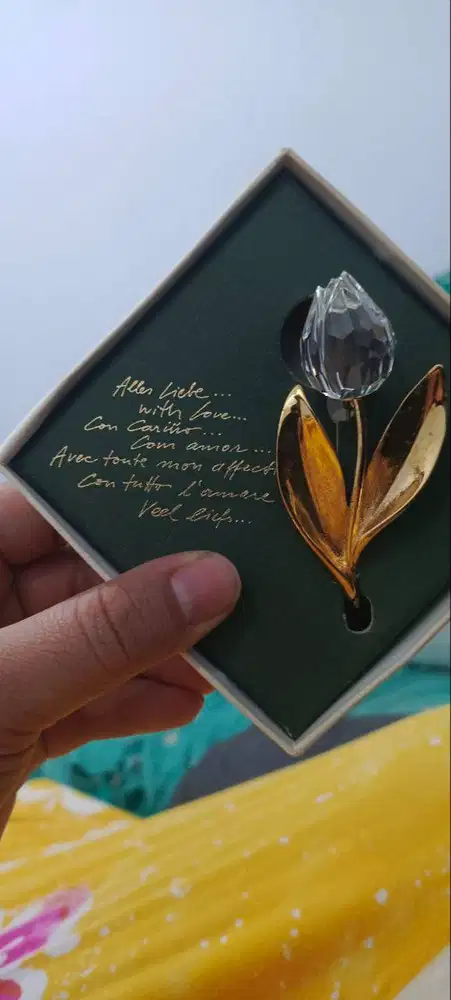 DIJUAL BROS ANTIK BUNGA TULIP DARI SWAROVSKI