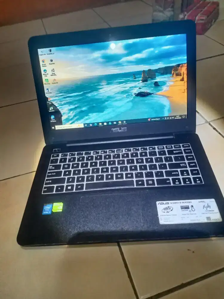 Laptop Asus X455LD Core i3  4030M, double VGA nvidia 820M 2 GB, ram 10