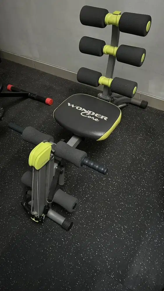 Alat Fitnes Gym olahraga