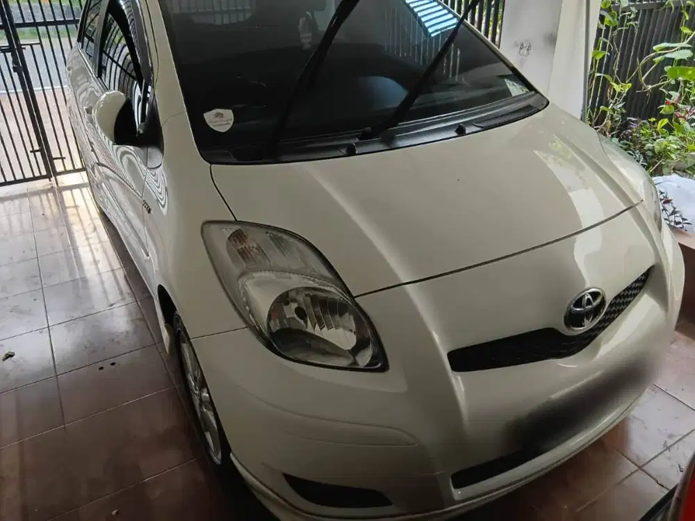 Dijual Yaris 2012 putih manual 110jt nego