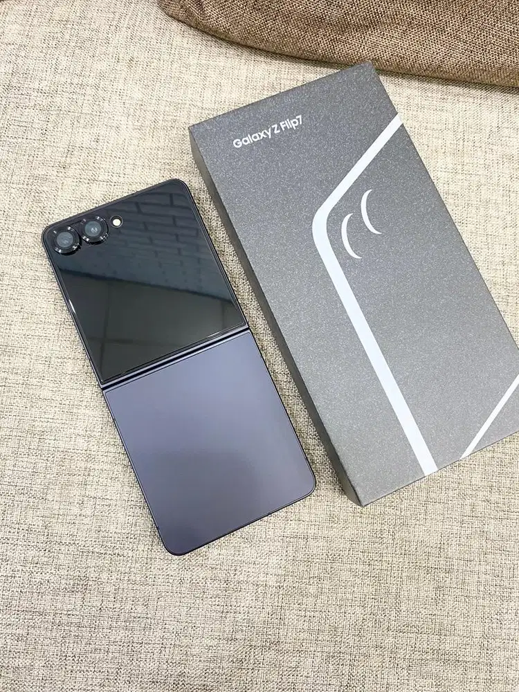 Samsung Z Flip 7 12/512gb black, resmi SEIN (like new)