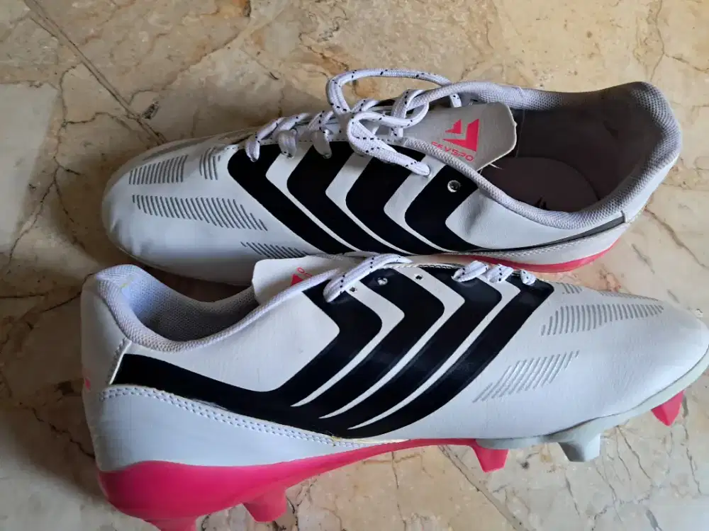 Sepatu bola Savspo uk. 41