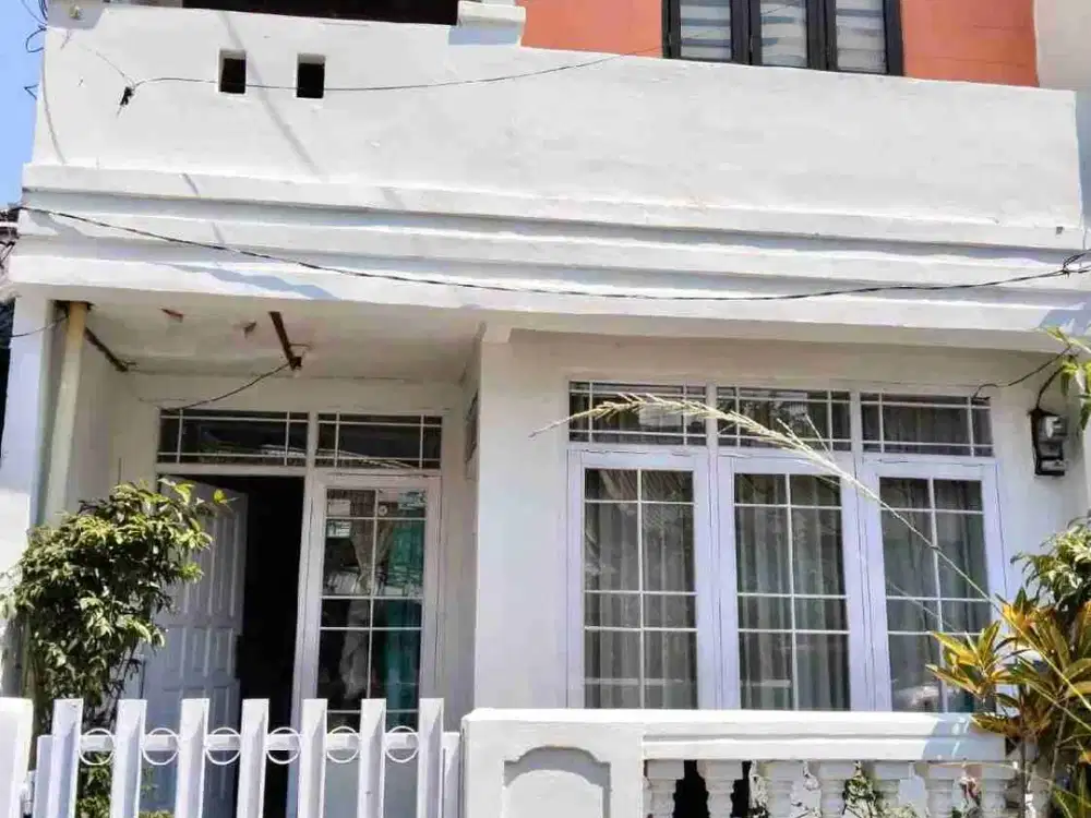 rumah 2 lantai siap huni lokasi strategis di Antapani Bandung