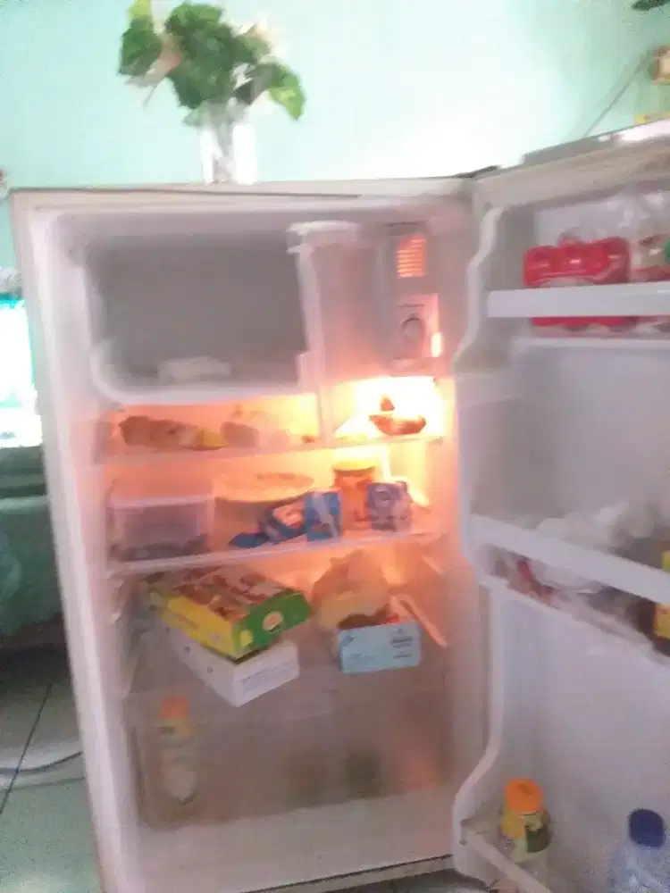 Kulkas 1 pntu sharp bagus sgt dngin free ongkir llmove