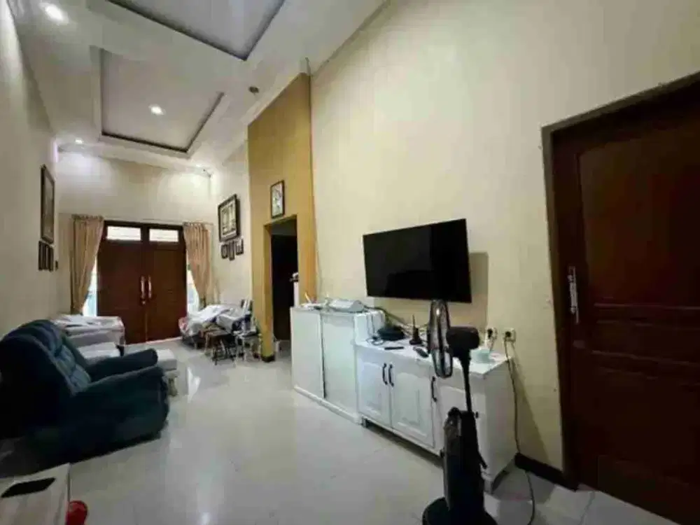 RUMAH CANTIK DI JL ROROJONGGRANG MANYARAN SEMARANG BARAT