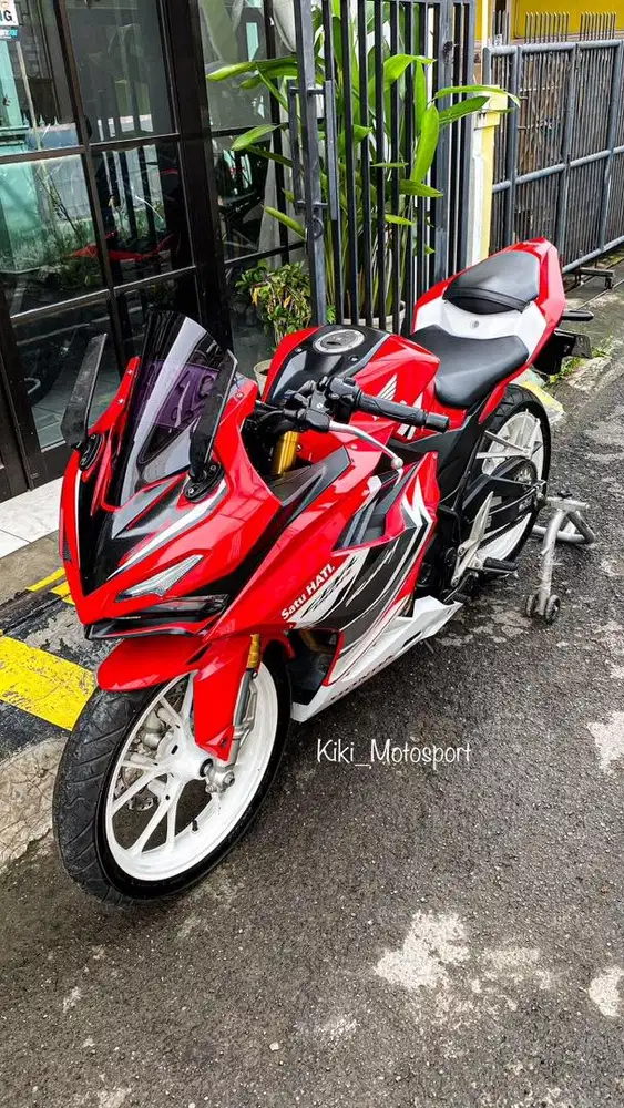 Cbr 150 r new model 2022 racing red