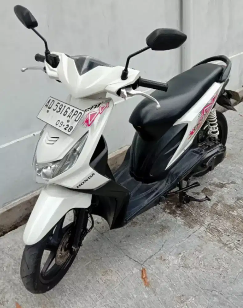 TT/jual HONDA BEAT 2011 AD BYL Mulus NormaL Pajak baru
