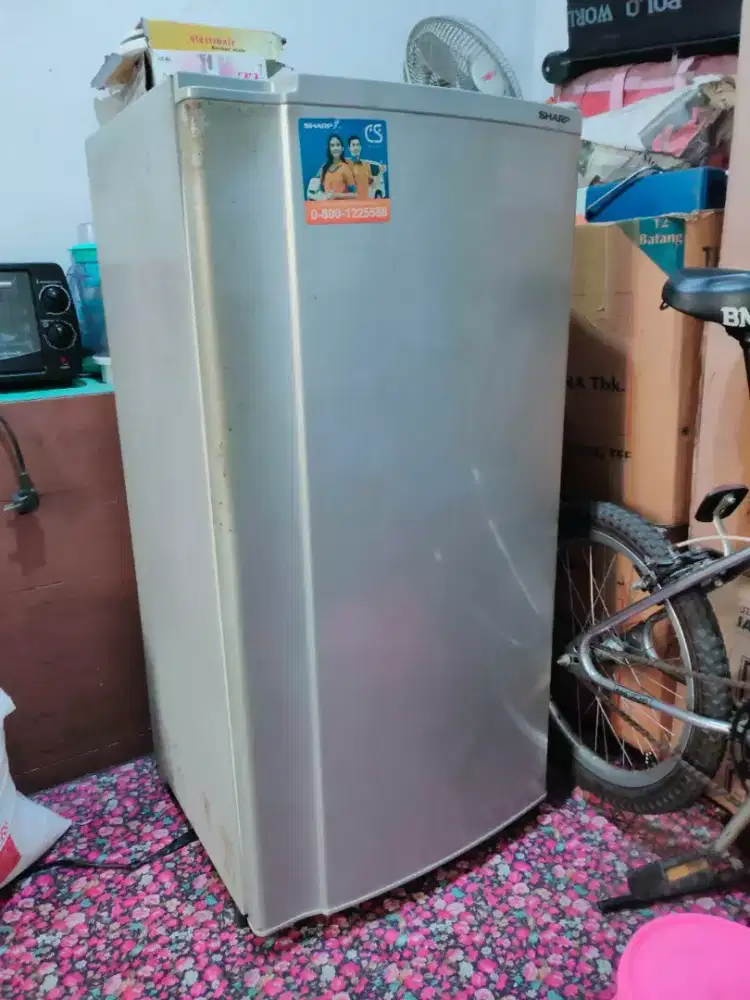 Dijual kulkas merk Sharp second kondisi normal