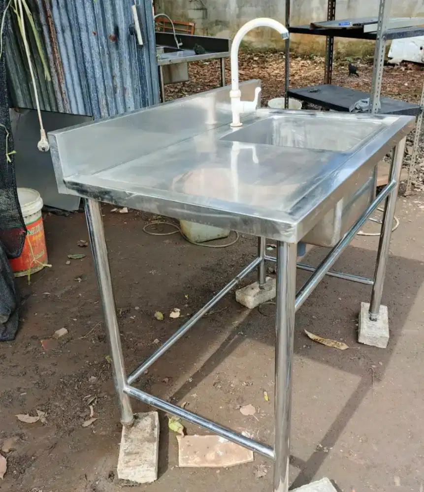 Single Sink Sayap Kiri Include Kran
Ukuran: 100×60×80
Bowl: 40×40×30