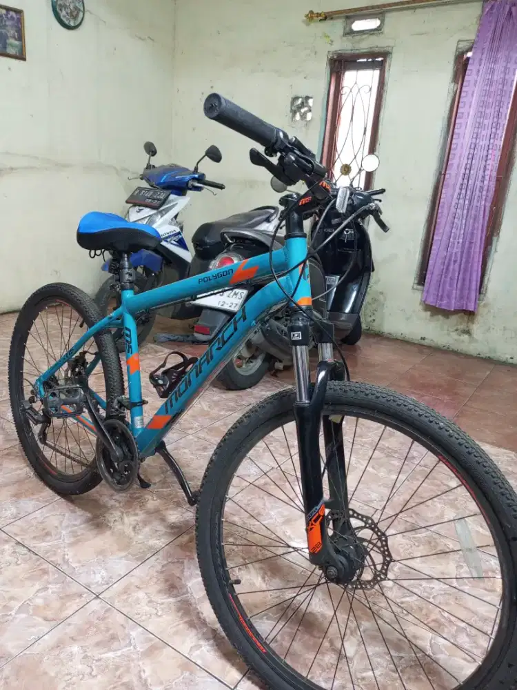 Sepeda Polygon monarch m5