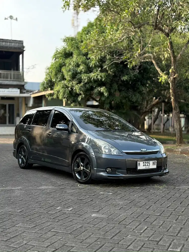 Toyota Wish 2005 Bensin