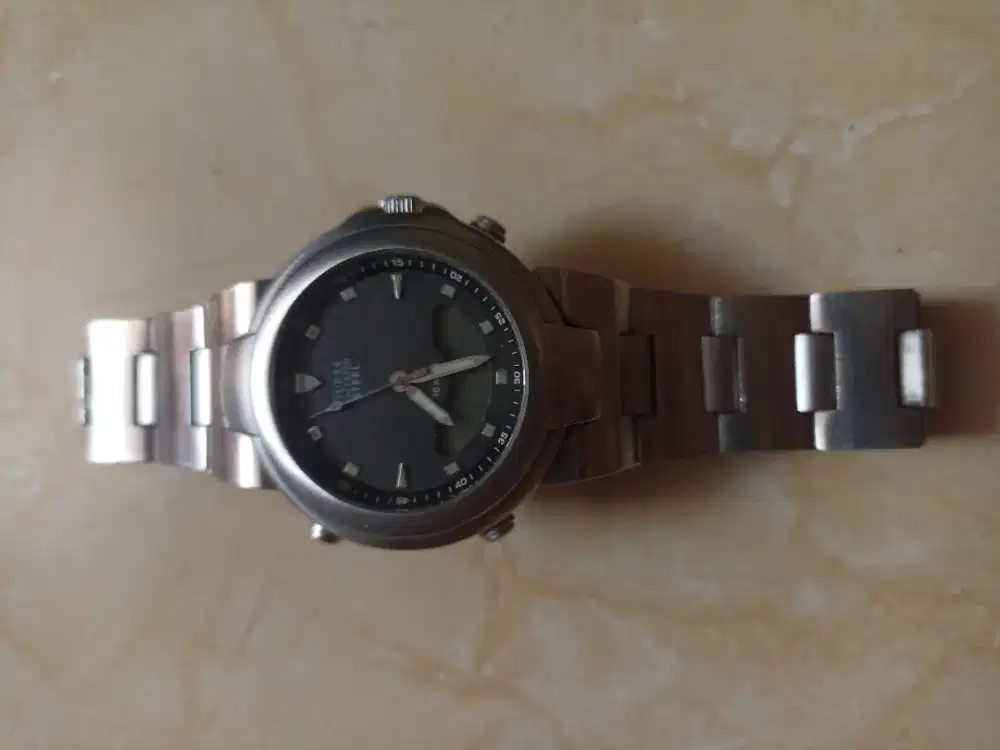 Jam tangan pria guess