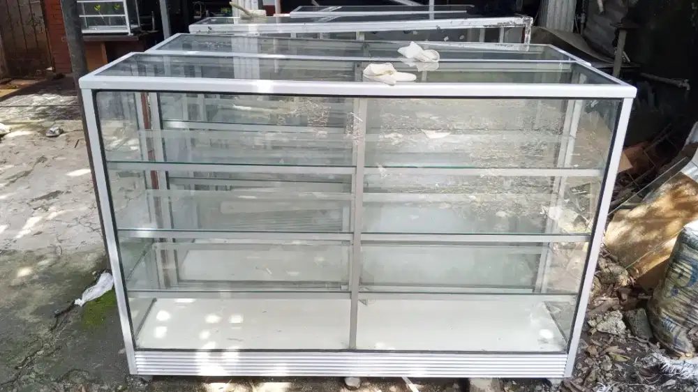 Etalase bekas UK 1.5 meter
