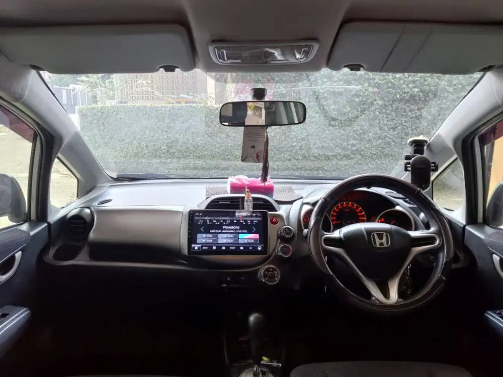 DI JUAL JAZZ 2011 PUTIH MUTIARA (Body mulus, AC Ademmm) Record HONDA