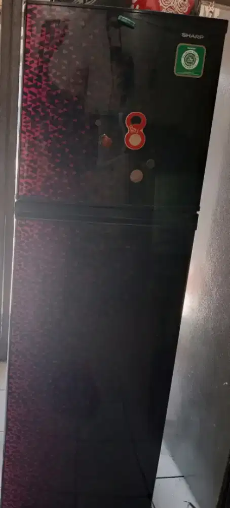 Di jual kulkas dua pintu bisa nego tipis