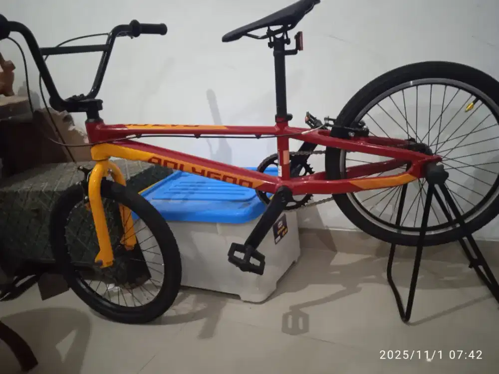 Polygon razor bekas seperti baru