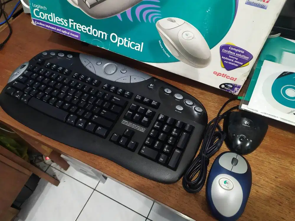 Logitech Cordless Freedom Optical Keyboard Mouse USB PS2 Wireless