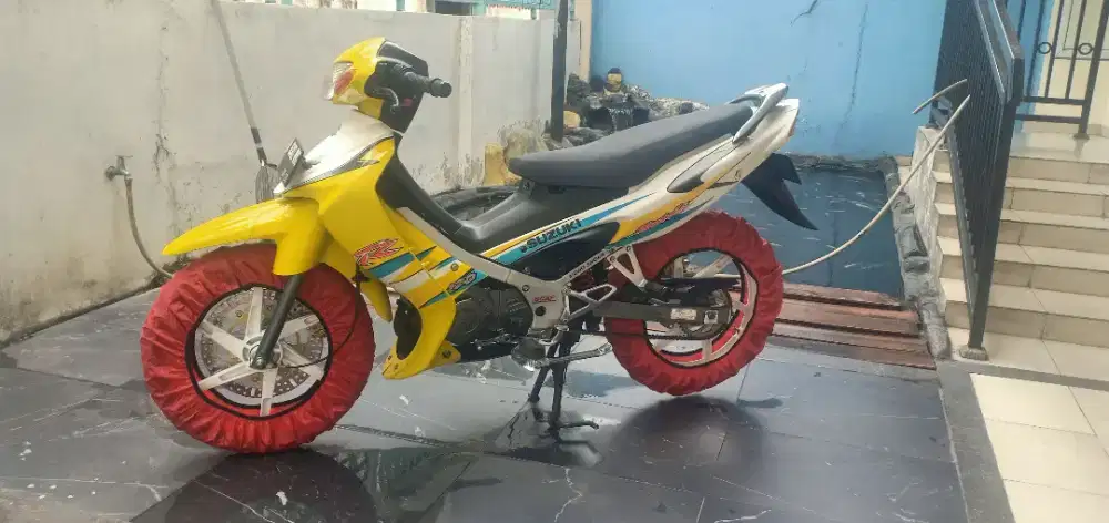 Suzuki satria hiu 2004