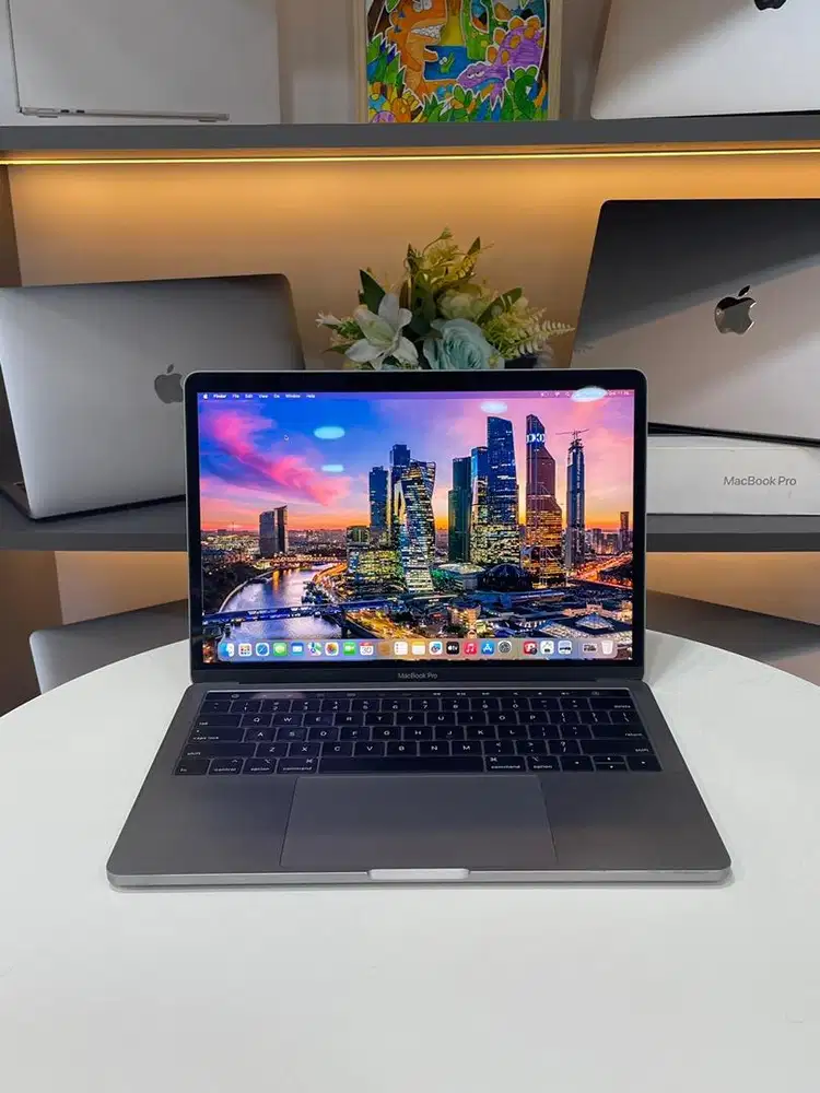 MacBook Pro 2019 Touchbar i5 8/256GB