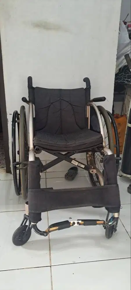 kursi roda olahraga GEA FS 723 L.