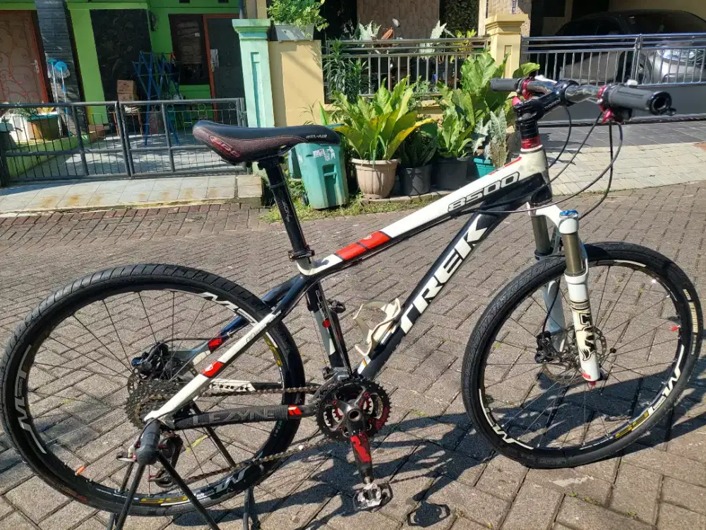 Sepeda MTB klasik TREK 8500