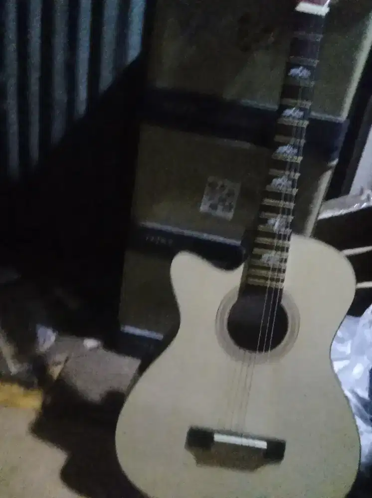 Gitar akustik baru beli belum ada minus