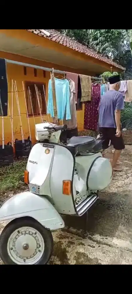 Vespa p150x tahun 1980