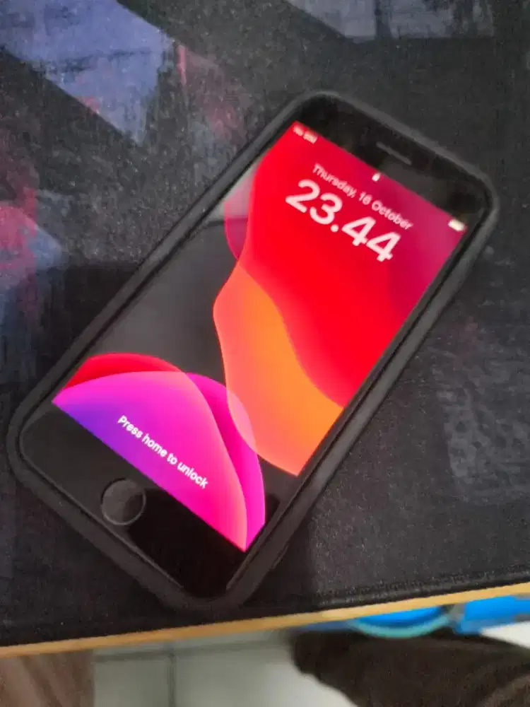 Apple Iphone 8 merah 2nd, mulus, Ori + Charger [no box]