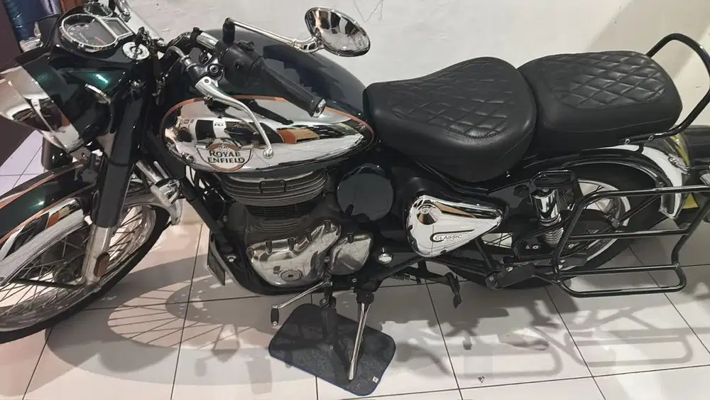 2024 ROYAL ENFIELD CLASSIC 350 'EMERALD GREEN'
