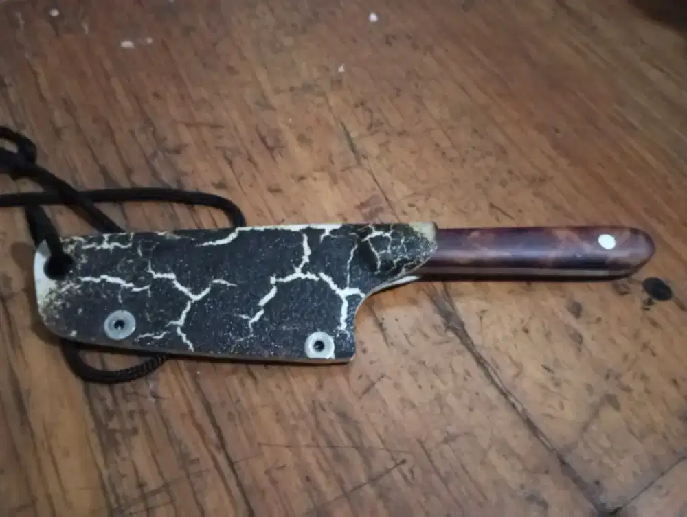 Pisau seset istimewa