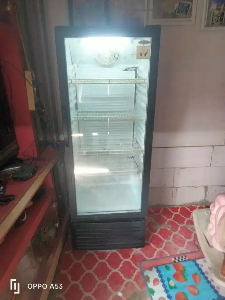 showcase kulkas Daimitsu