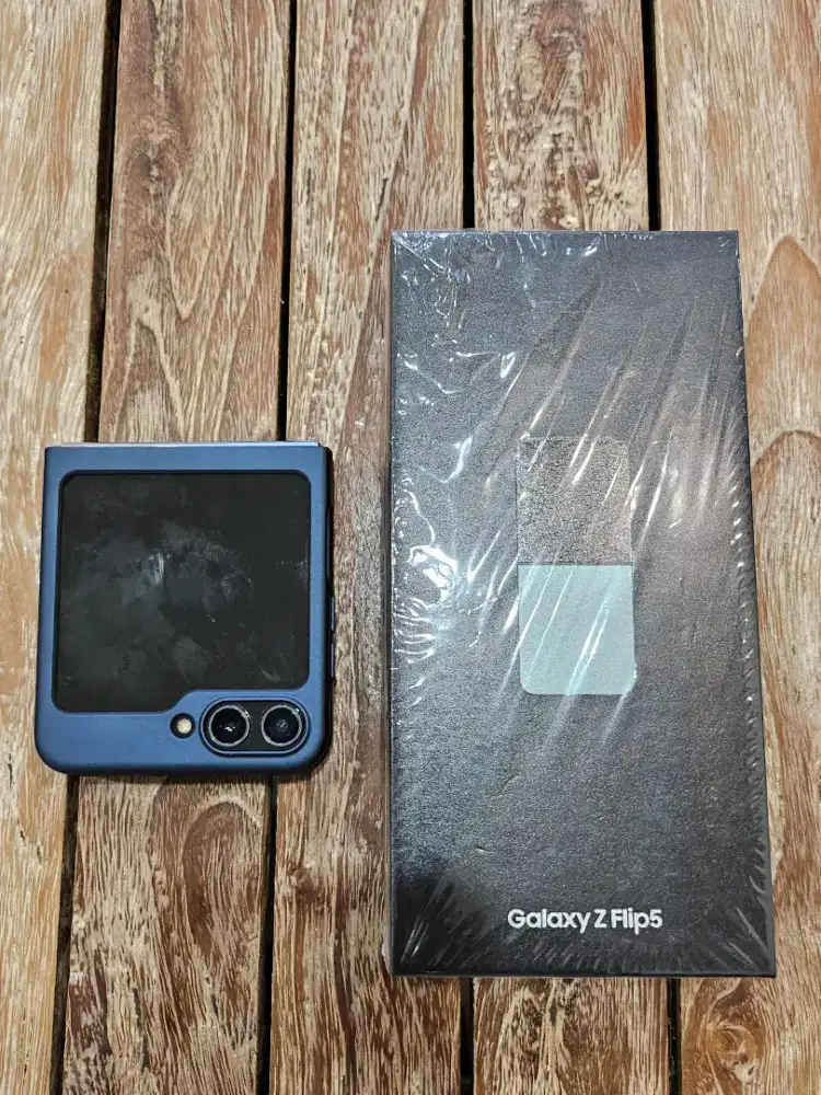 Samsung Galaxy Z Flip5  8GB|256GB
SEIN Mulus Like New tapi ada MiINUS